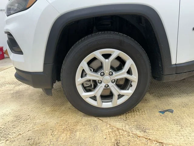Used 2024 White Jeep Latitude image 19