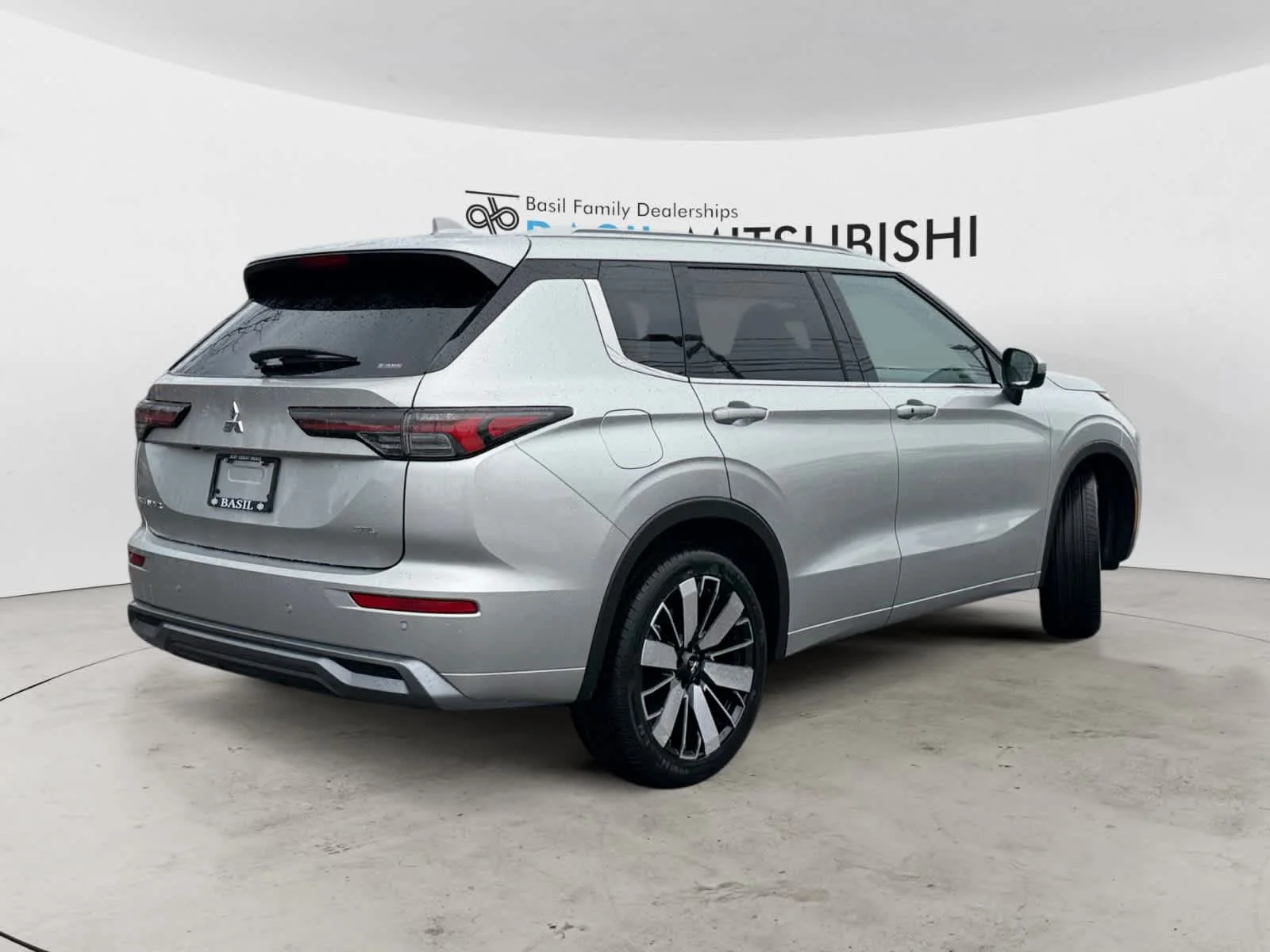 New 2026 Alloy Silver Metallic Mitsubishi SEL image 5