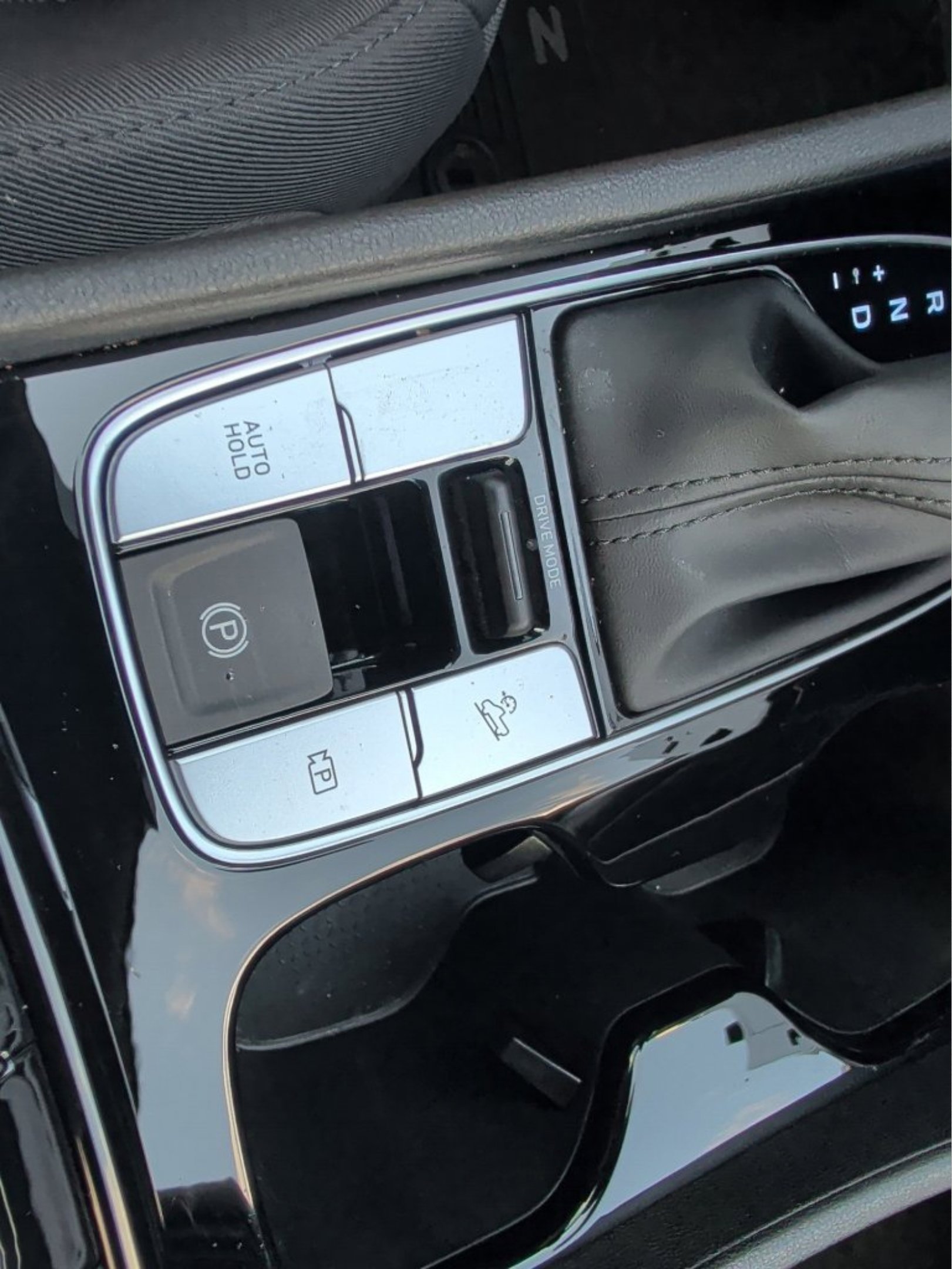 Used 2024 Phantom Black Hyundai SEL image 27