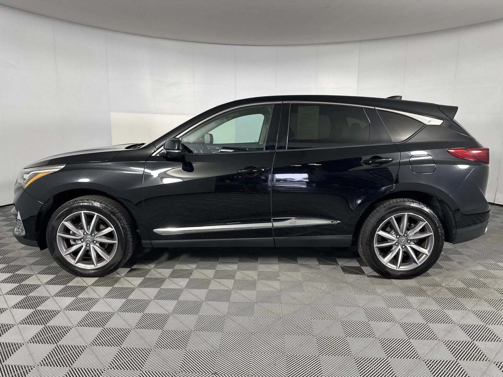 Used 2021 Majestic Black Pearl Acura SH-AWD w/Tech image 6