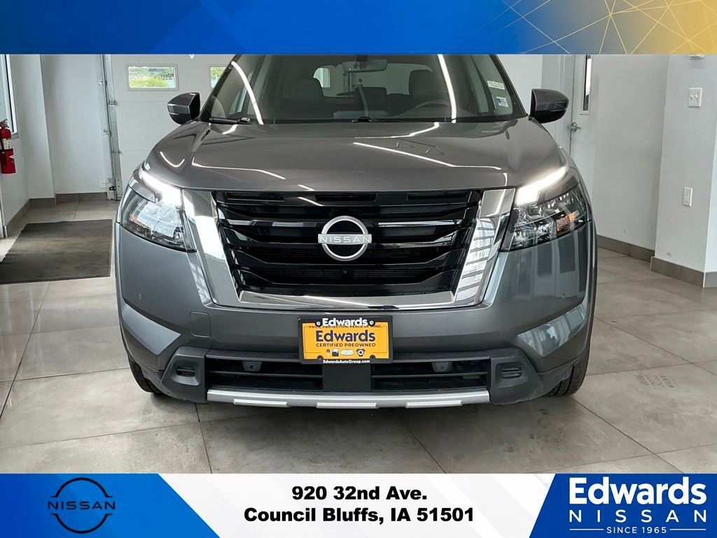 Used 2025 Gray Nissan SL image 3