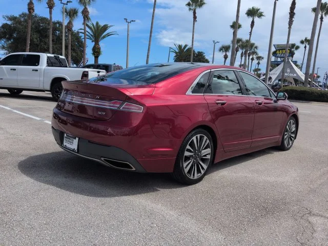 Used 2019 Red Lincoln Reserve image 4
