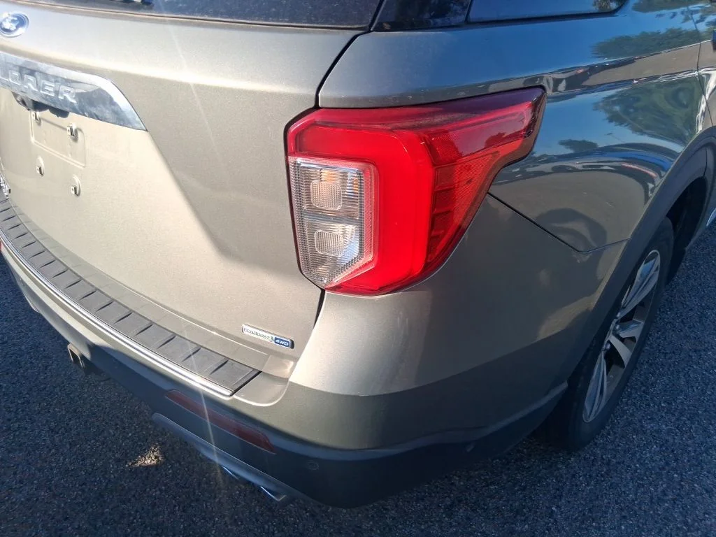 Used 2020 Green Ford Platinum image 9