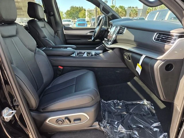 New 2026 High Gloss Black Exterior Paint Jeep Limited Reserve image 16