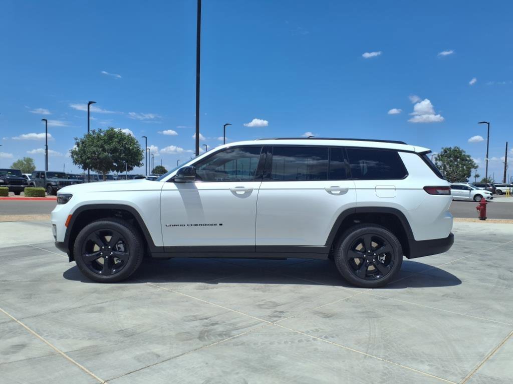 New 2025 Bright White Clear-Coat Exterior Paint Jeep Limited image 3