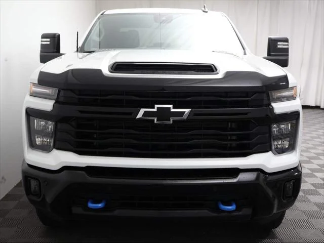 Used 2025 Summit White Chevrolet Custom image 4