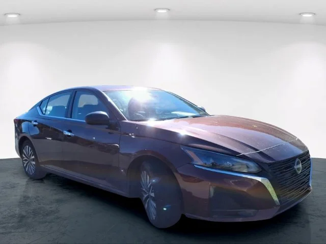 Used 2025 Red Nissan 2.5 SV image 7