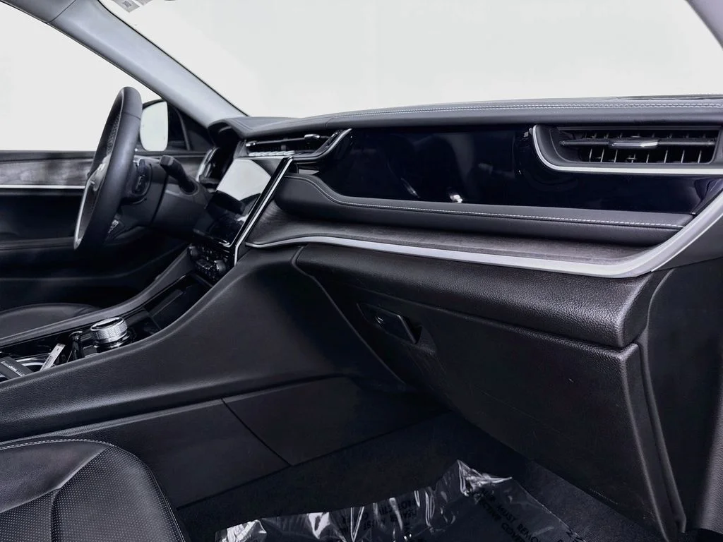 Used 2022 White Jeep 4xe image 30