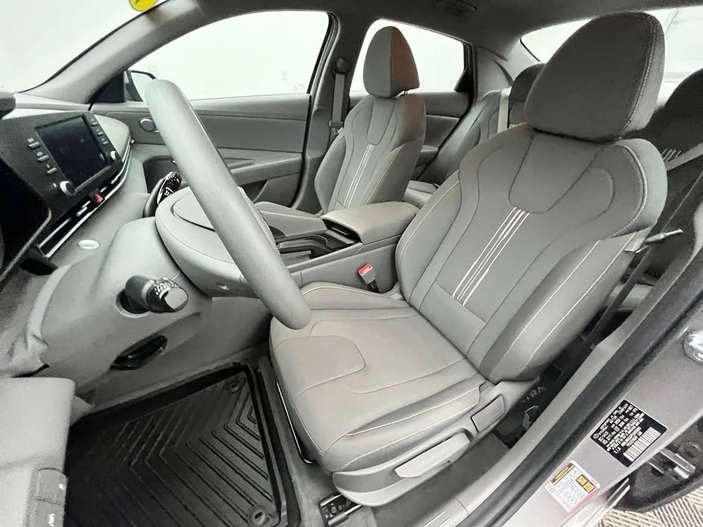 Used 2023 Silver Hyundai SEL image 19