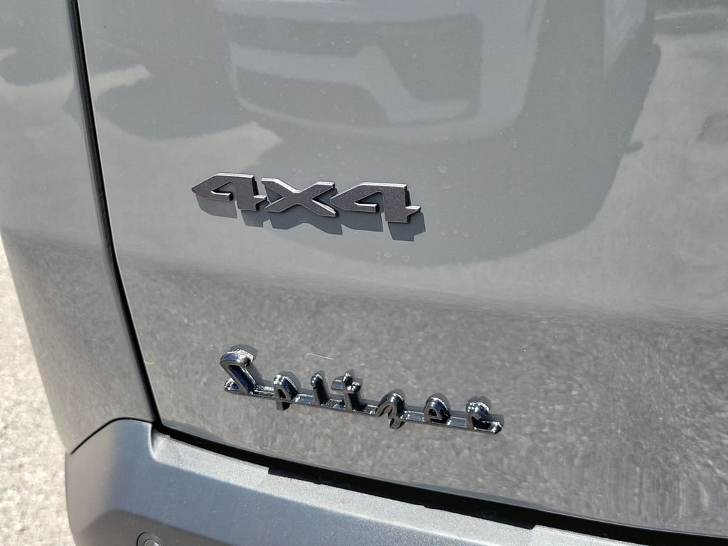 New 2026 Sting-Gray Clear-Coat Exterior Paint Jeep Limited image 6