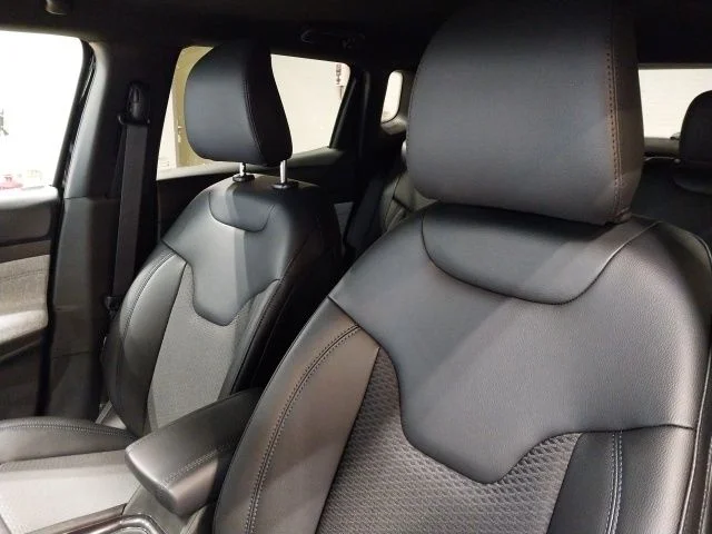 New 2026 Black Jeep Latitude image 4