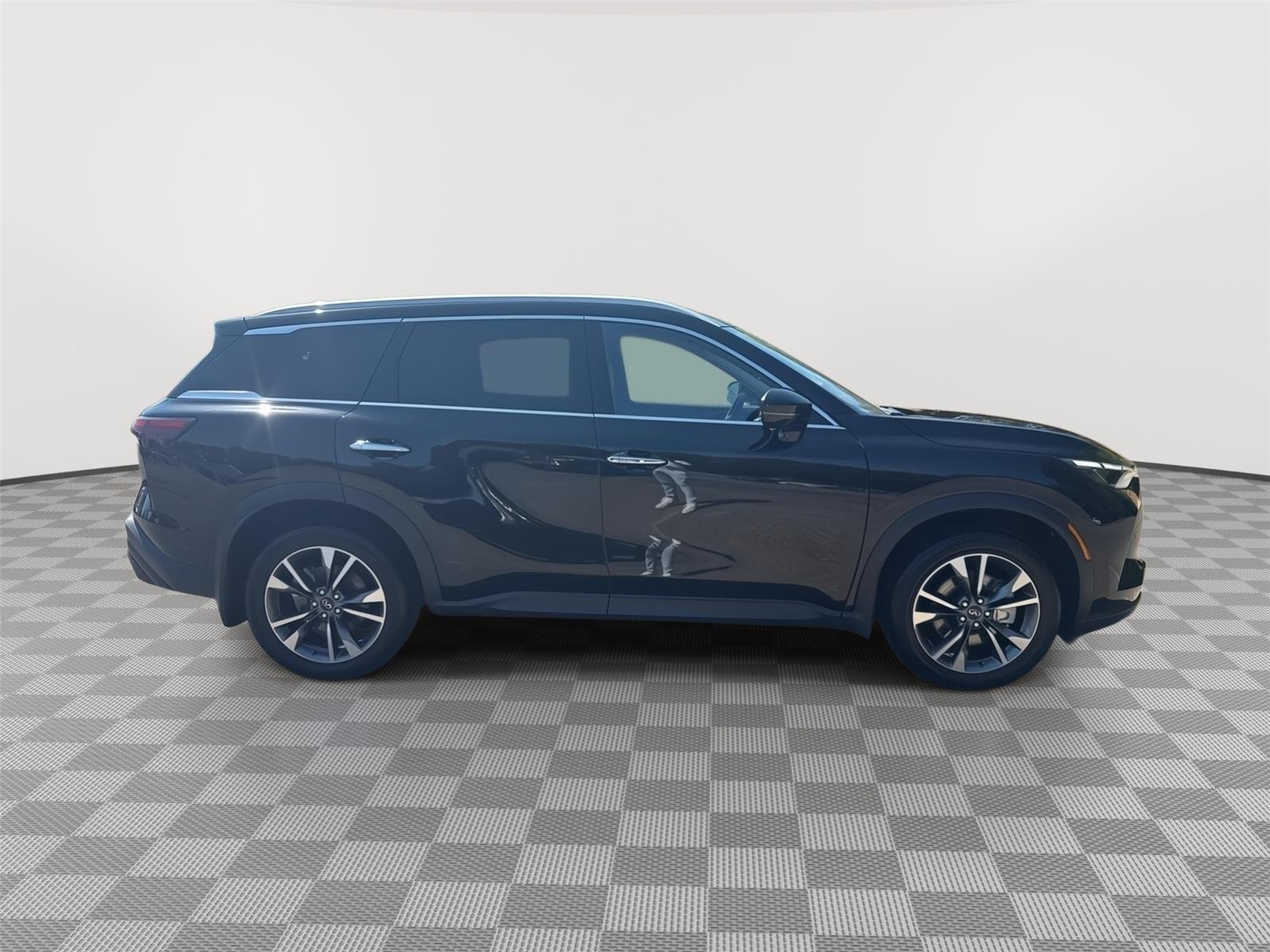Used 2025 Mineral Black INFINITI LUXE image 5