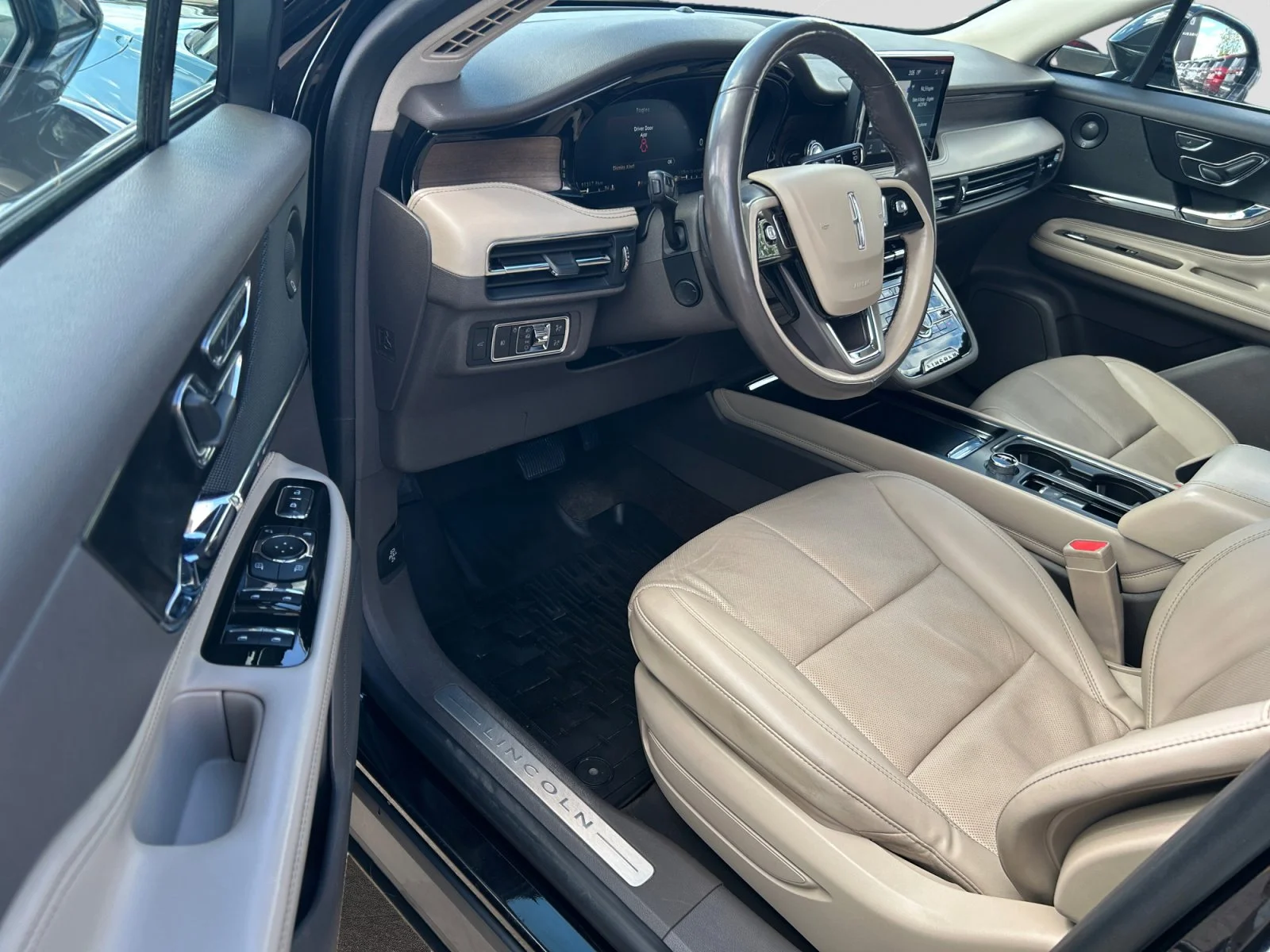 Used 2021 BLACK Lincoln RESERVE AWD image 13