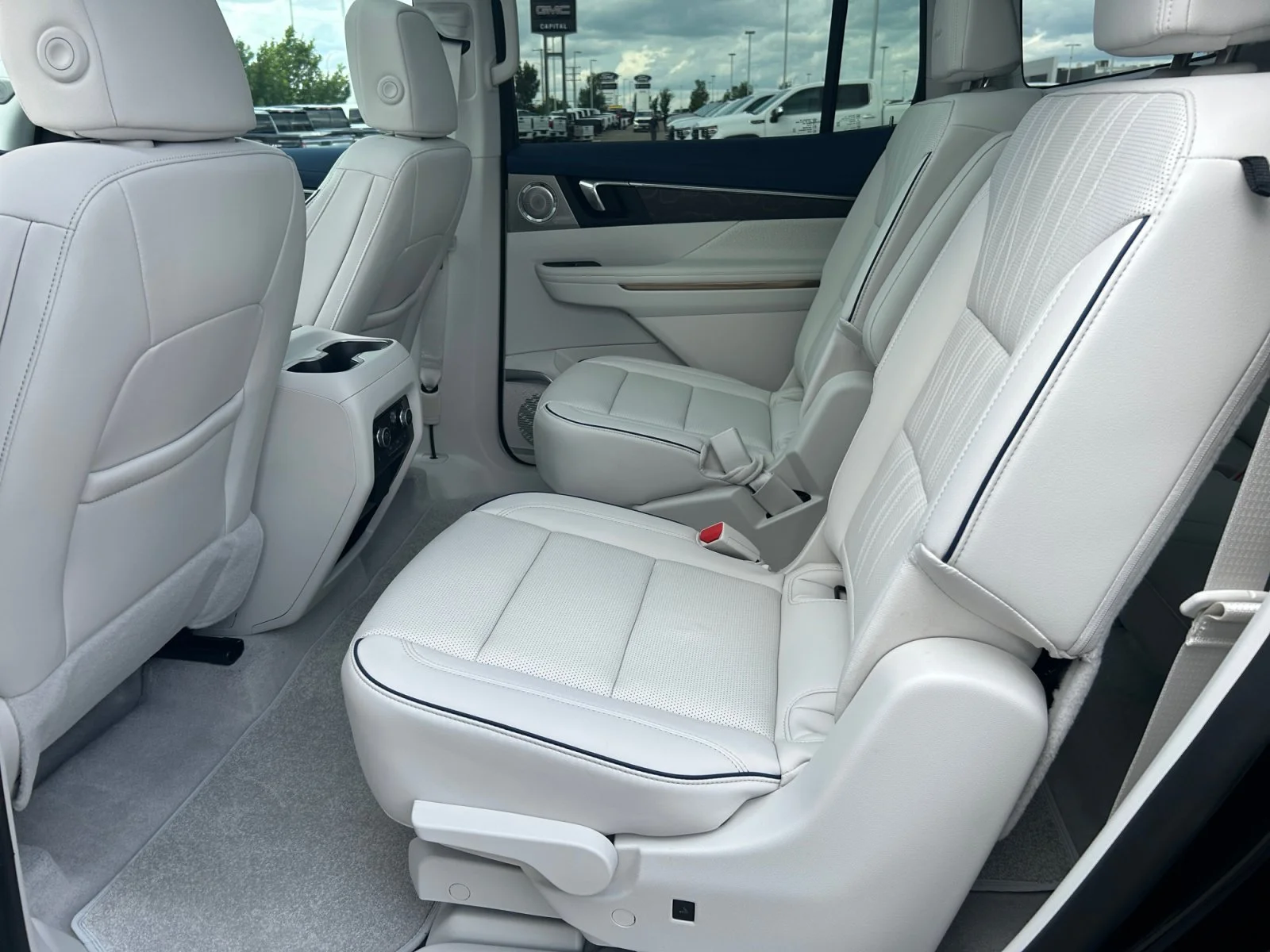 New 2026 Ebony Twilight Metallic Buick Avenir AWD image 19