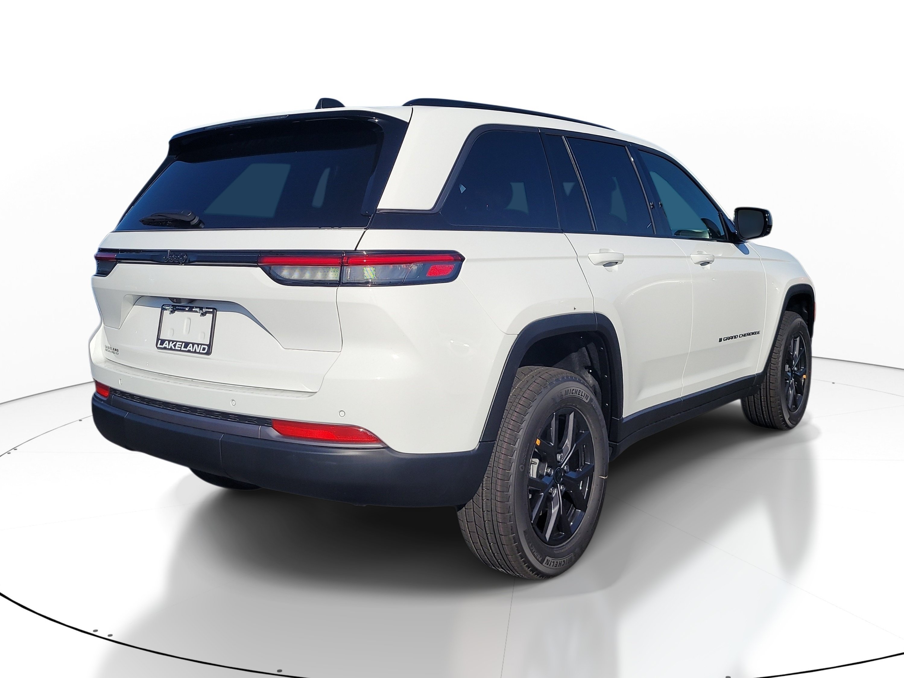 New 2027 Bright White Clear-Coat Paint Jeep Laredo Altitude image 6