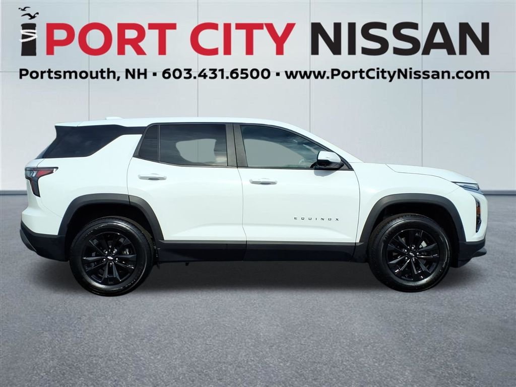 Used 2025 Summit White Chevrolet LT W/SAFETY & TECHNOLOGY PKG image 32