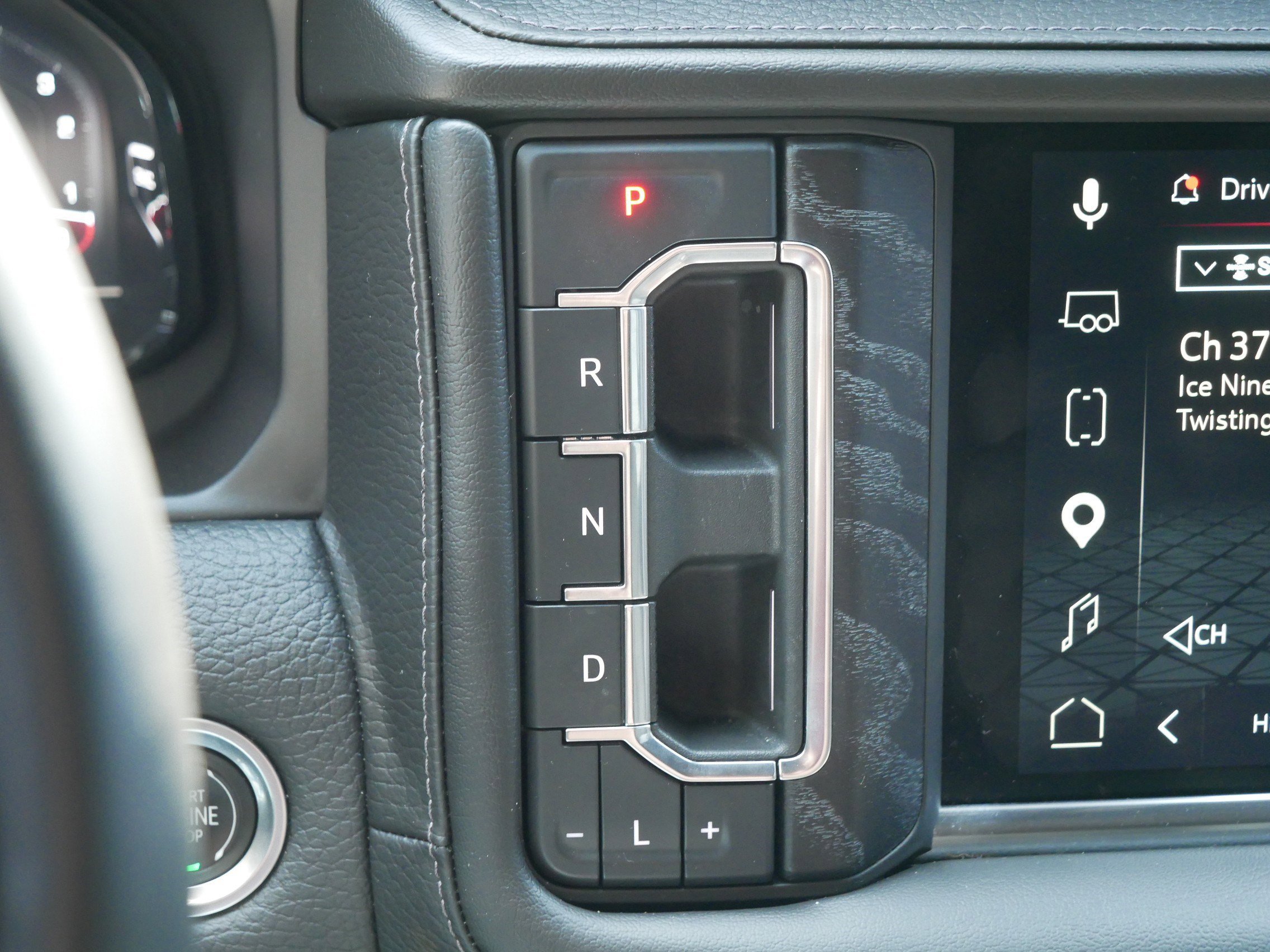 2023 GMC Yukon Denali - Photo 24