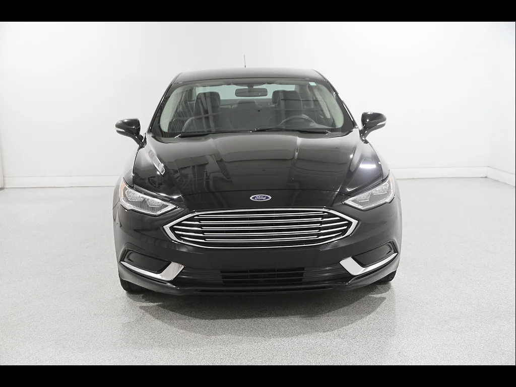Used 2018 Shadow Black Ford SE image 2