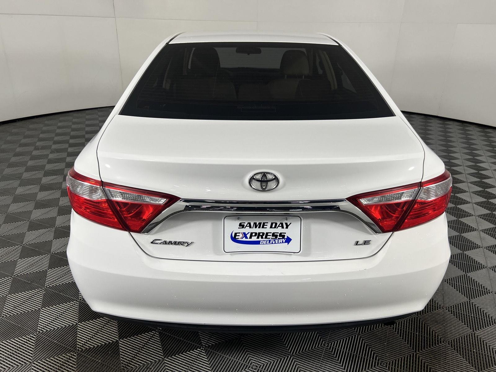 Used 2017 Super White Toyota XSE image 8