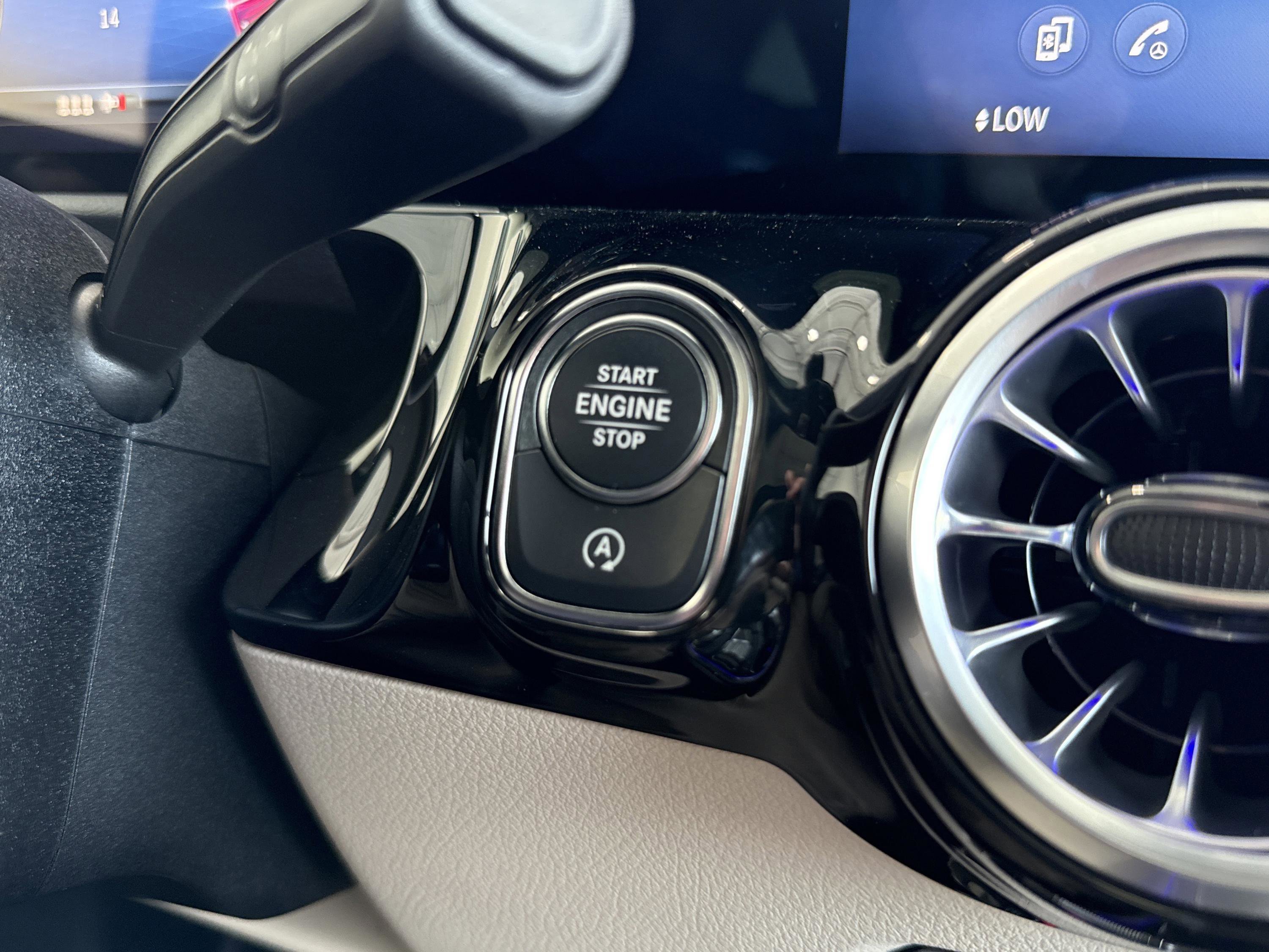 New 2026 Polar White Mercedes-Benz GLA 250 image 36