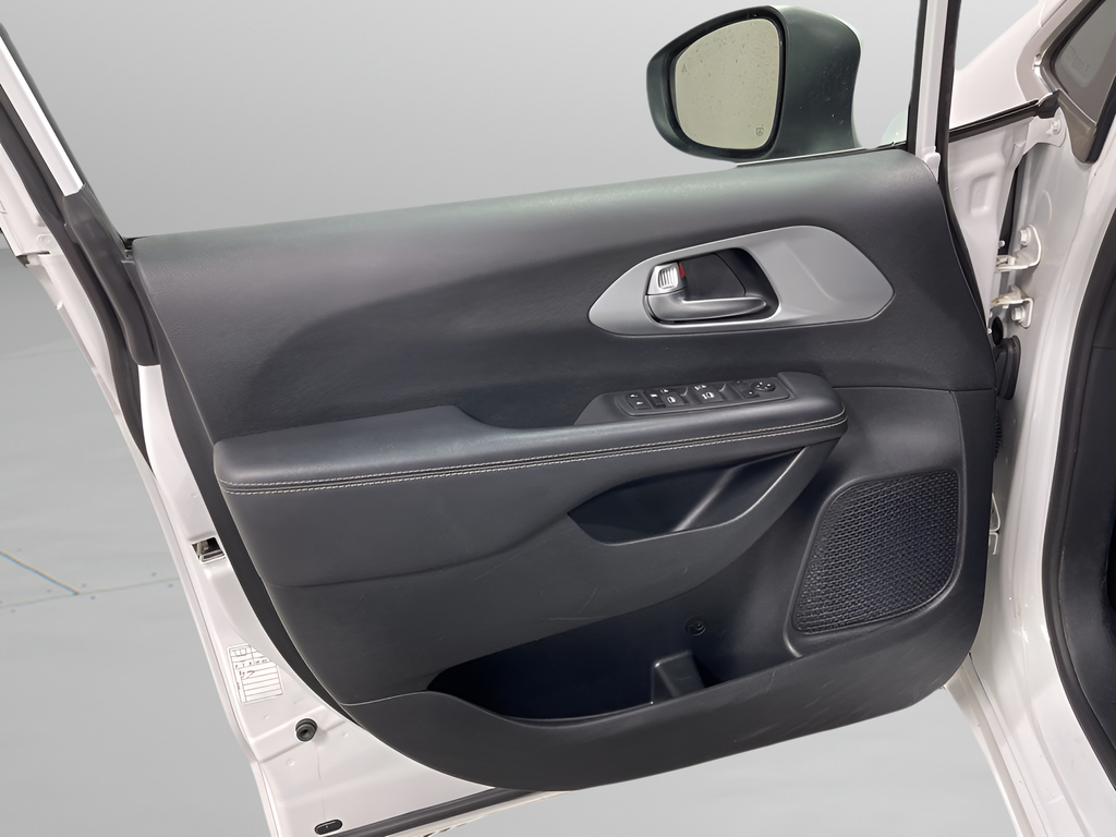 Used 2023 Bright White Clearcoat Chrysler Touring image 21