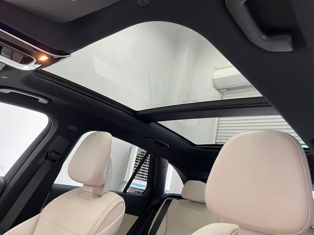 New 2027 Beige Mercedes-Benz GLC 300 image 5