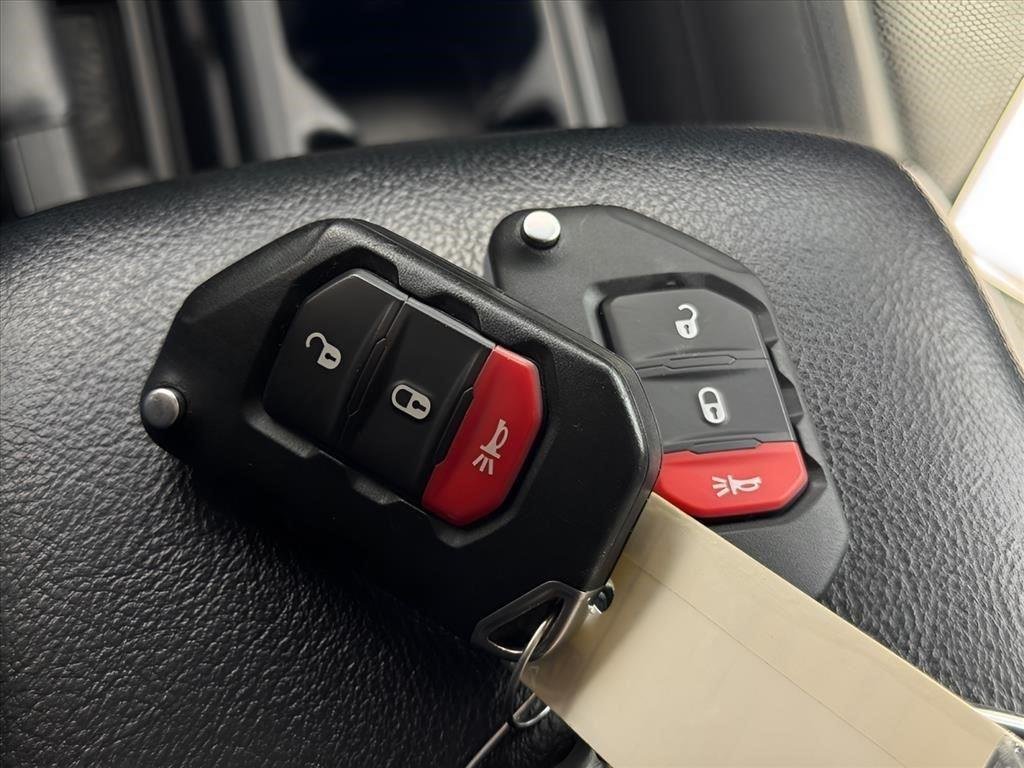 Used 2021  JEEP SPORT image 29