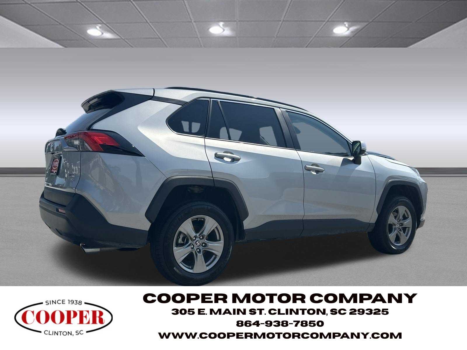 Used 2025 Silver Sky Metallic Toyota XLE image 5