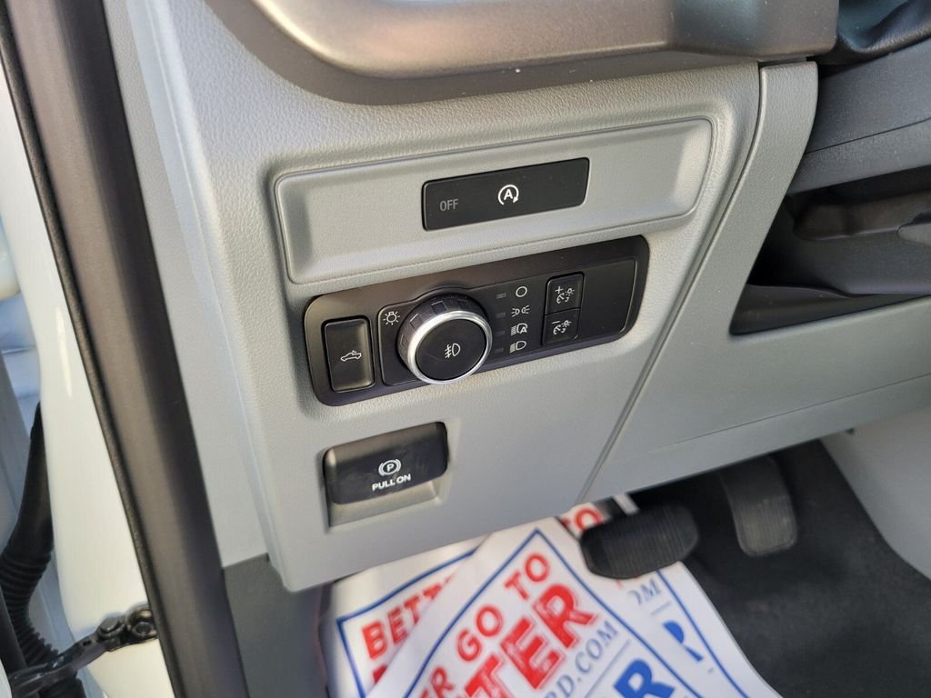 New 2025 Oxford White Ford XLT image 43