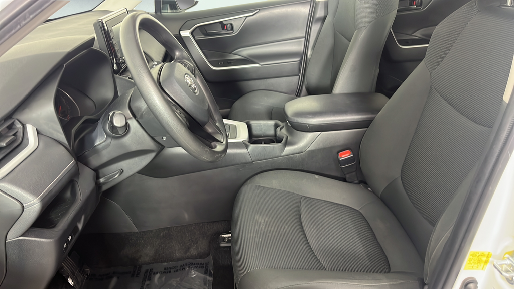 2022 Toyota RAV4 LE - Photo 14