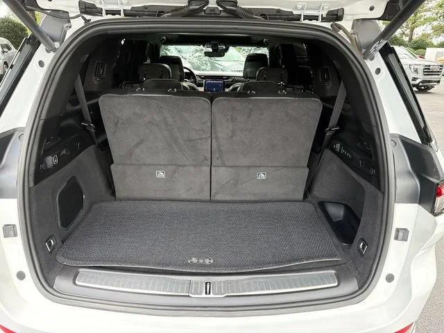 Used 2022 White Jeep Summit 4x2 image 18