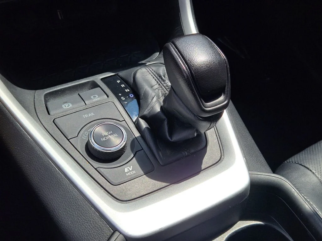 Used 2021 White Toyota XLE image 31