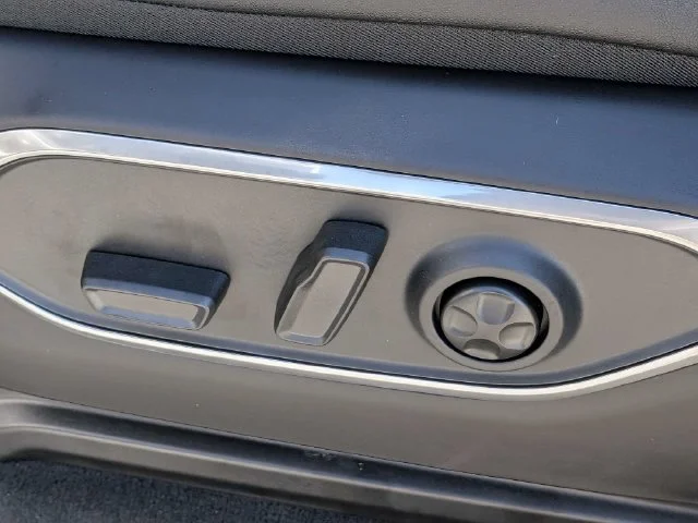 New 2027 White Jeep  image 22