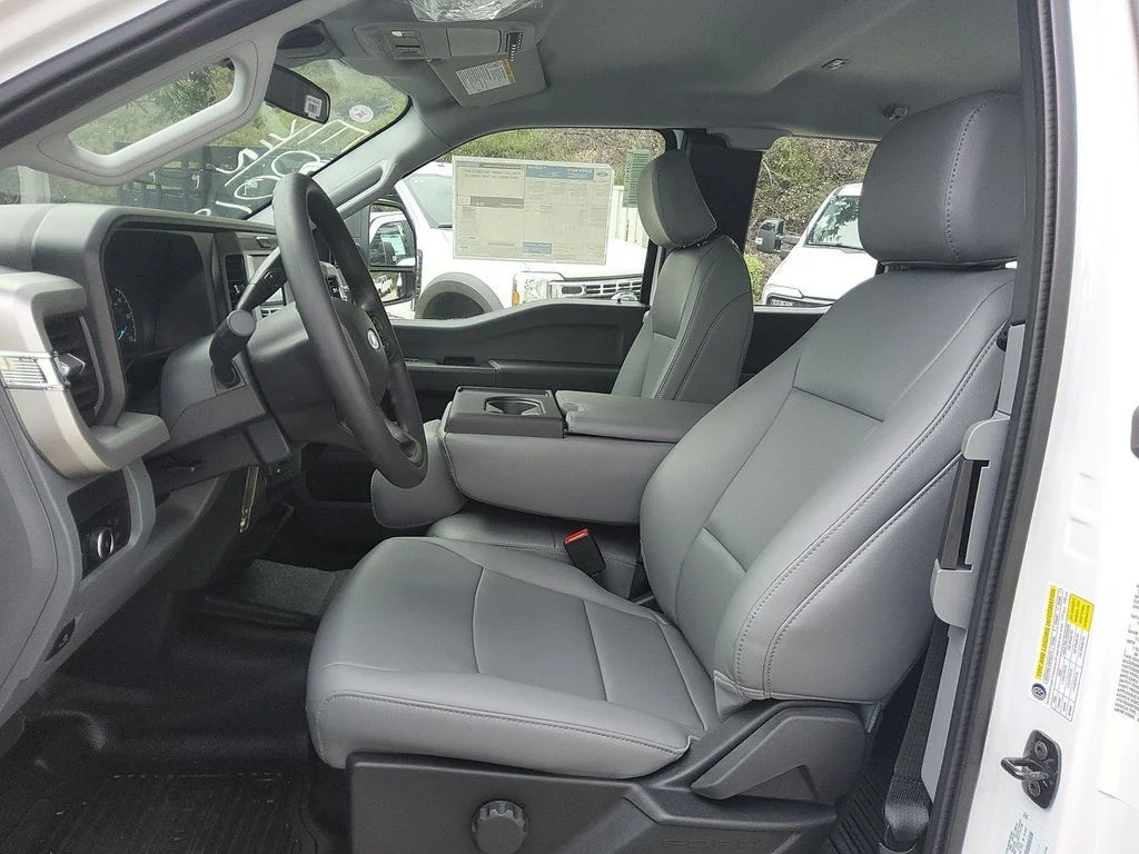 New 2026 Oxford White Ford XL image 7