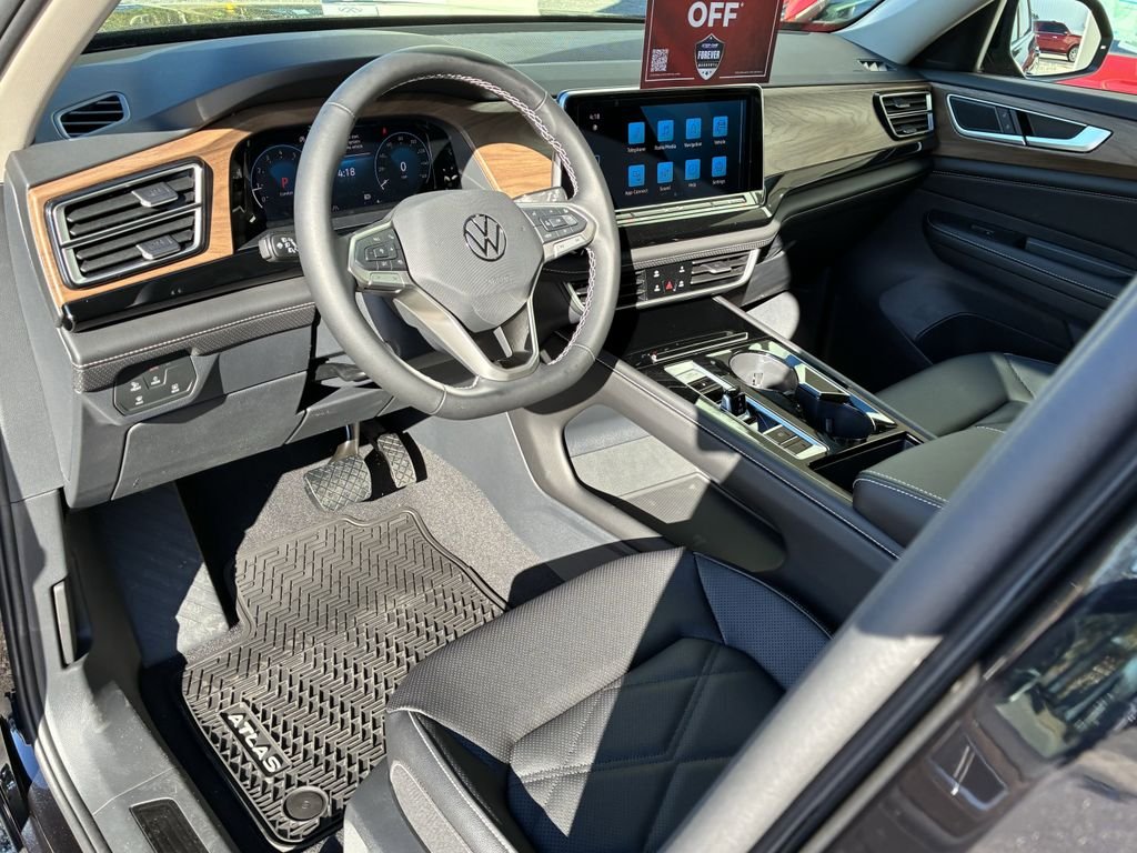 New 2026 Black Volkswagen 2.0T SE w/Technology image 11