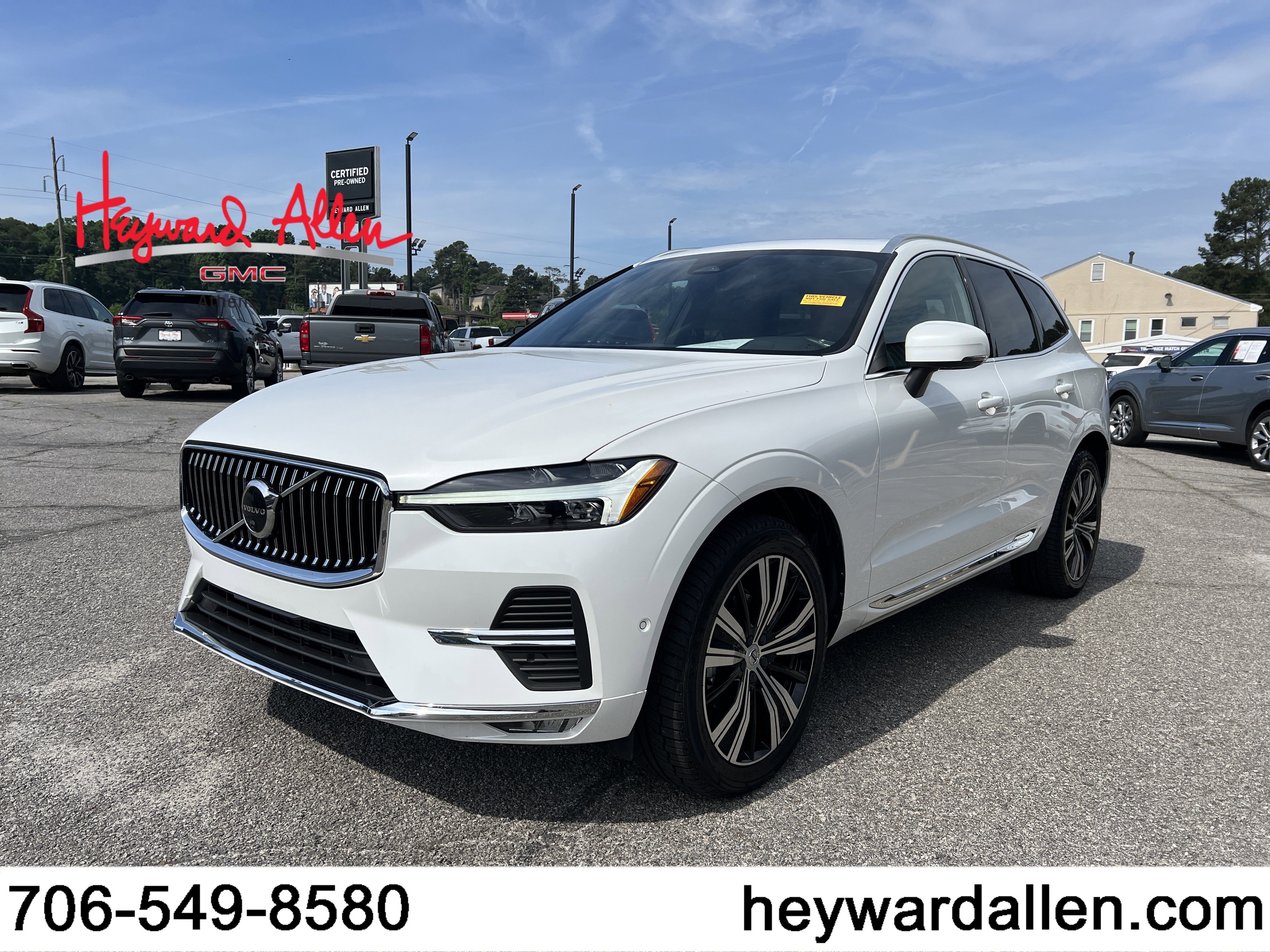2023 Volvo XC60 B5 Plus Bright Theme AWD's photo