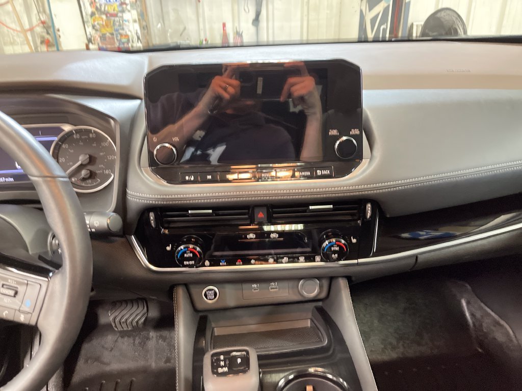 Used 2023  Nissan SL image 20