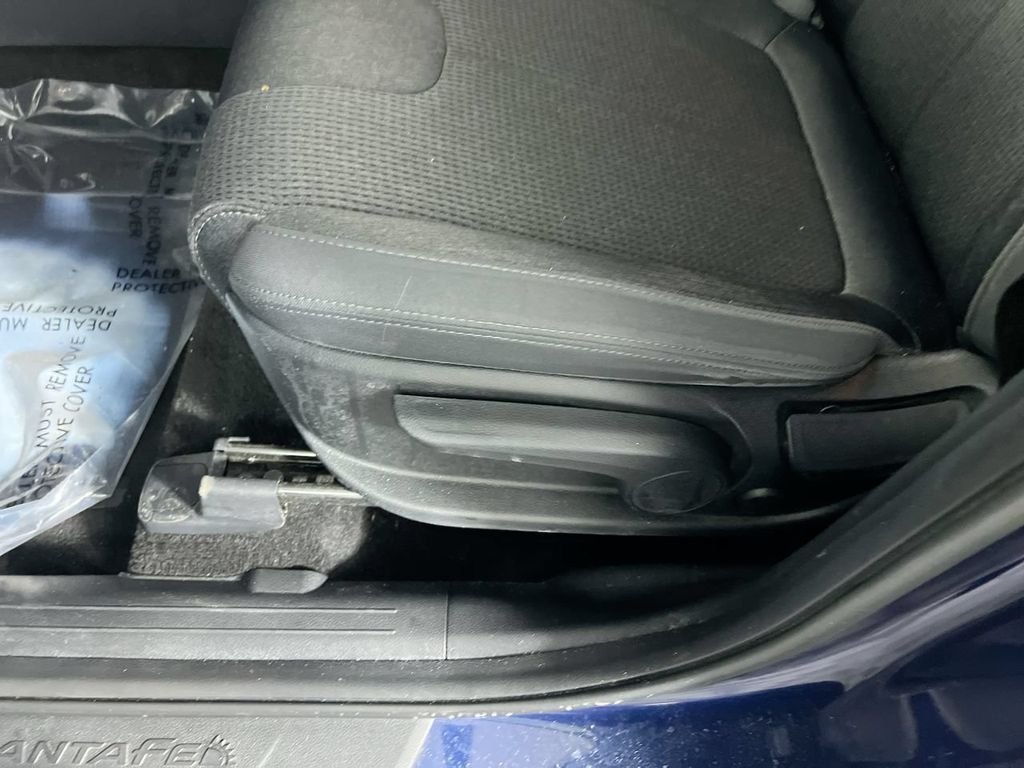 Used 2021 Blue Hyundai SE image 13