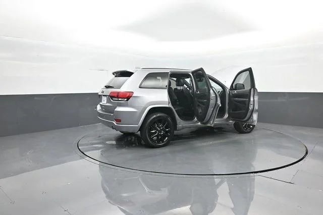 Used 2020 Silver Jeep Altitude image 44