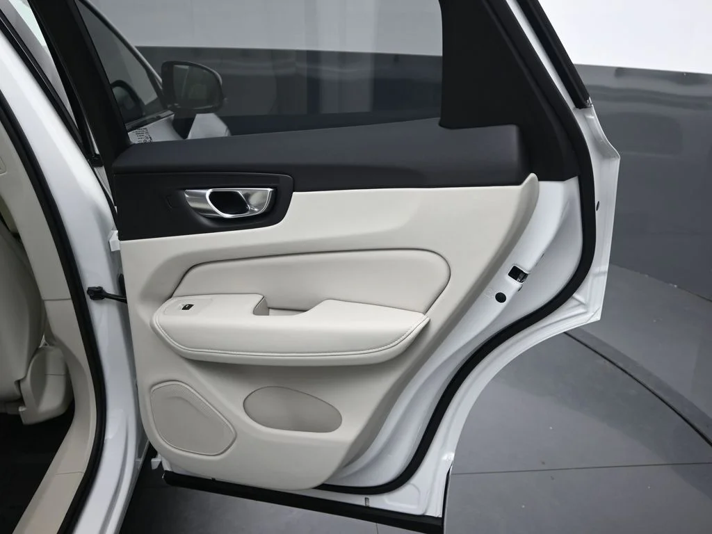 New 2026 White Volvo T8 Ultra image 21