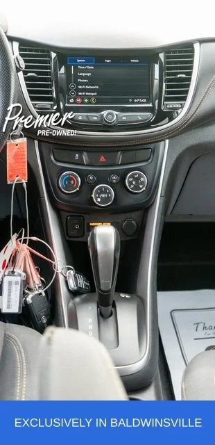 Used 2020 SUMMIT WHITE Chevrolet LT image 15