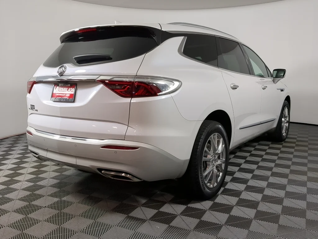 Used 2023 White Frost Tricoat Buick Premium image 9