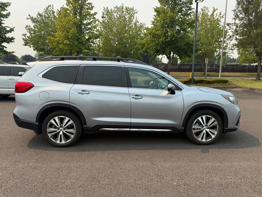 Used 2022 Ice Silver Metallic Subaru Limited image 8
