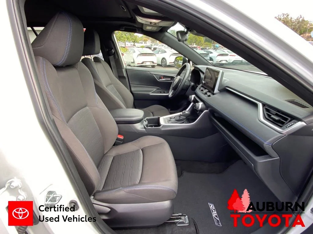 Used 2025 Ice Cap Toyota SE image 15