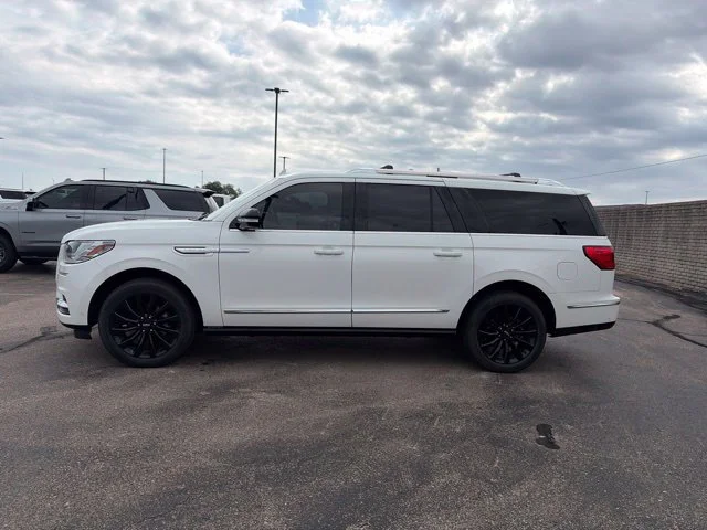 Used 2021 Pristine White Lincoln Reserve image 4