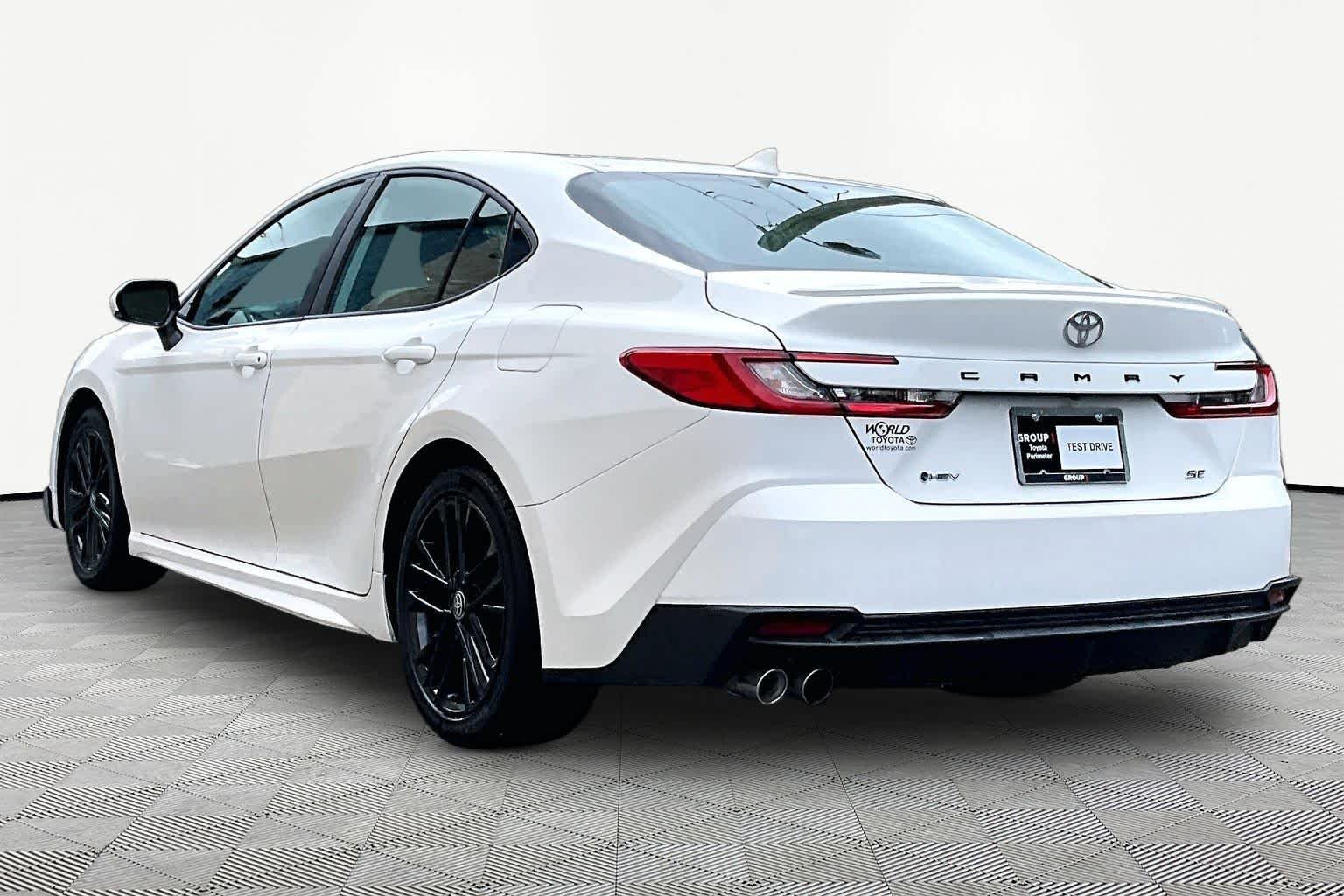 Used 2025 Ice Cap Toyota SE image 12