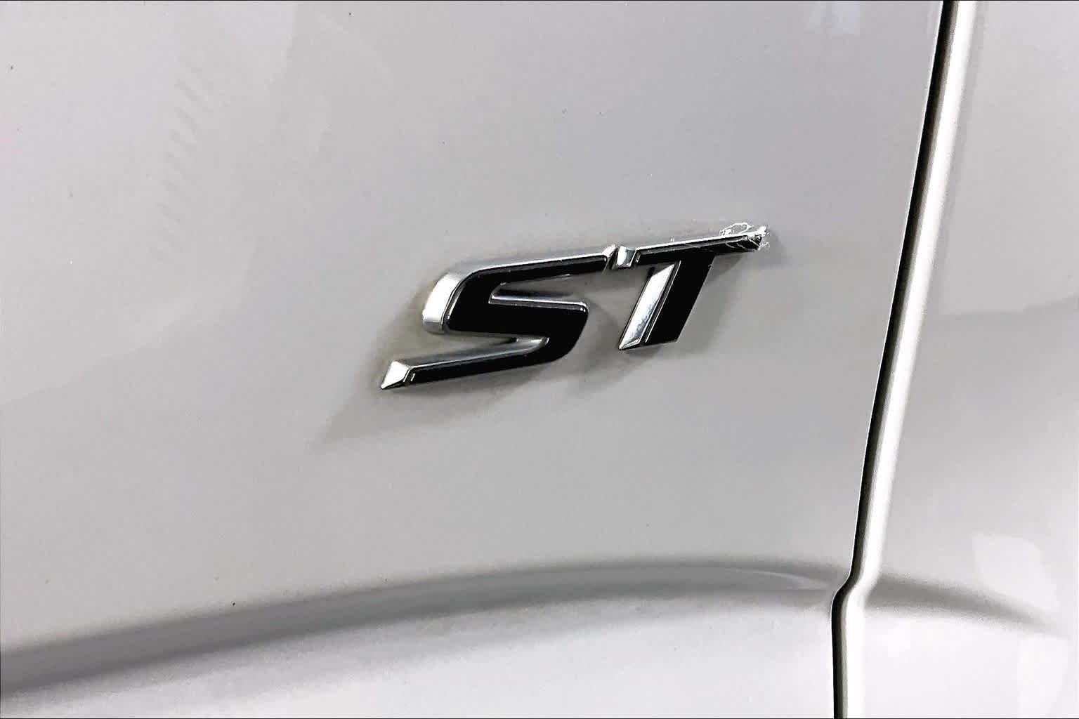 Used 2024 White Frost Tricoat Buick Essence image 10