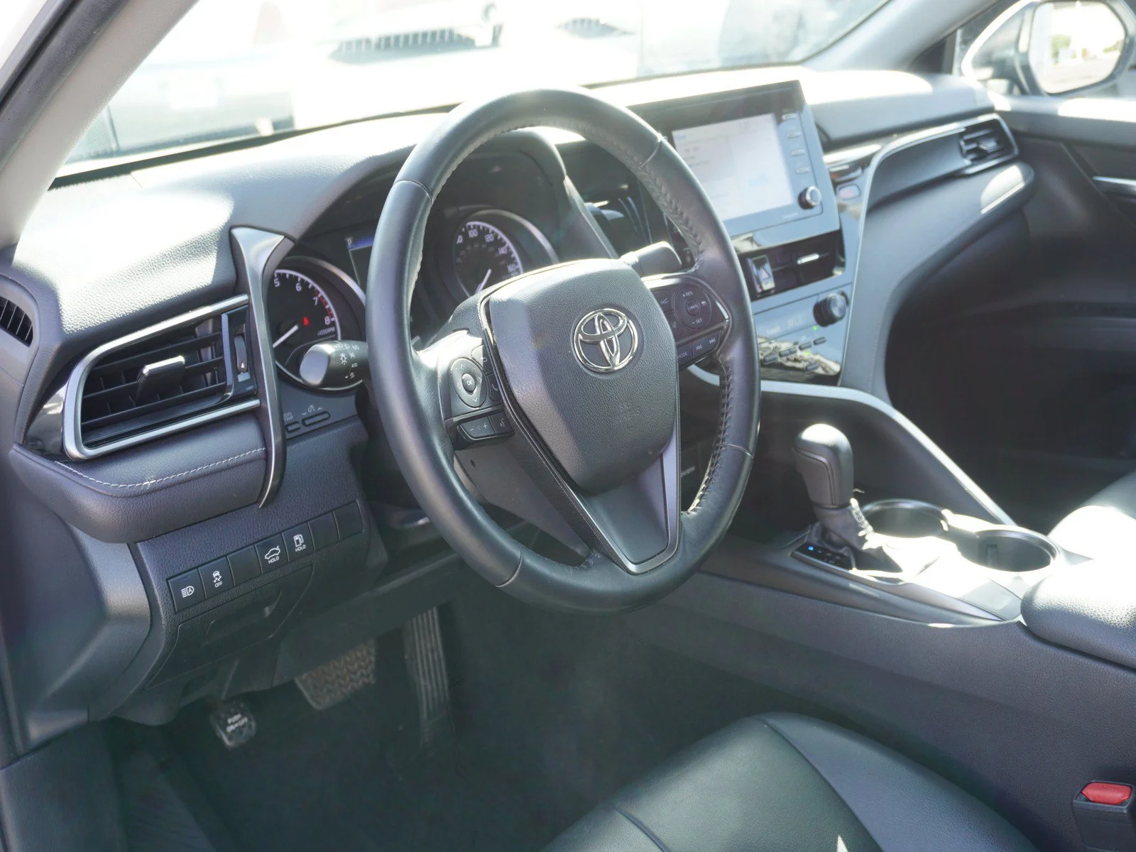Used 2022 White Toyota SE image 18