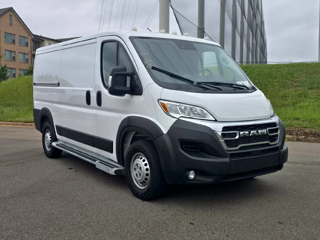 Used 2025 White Ram Base image 32