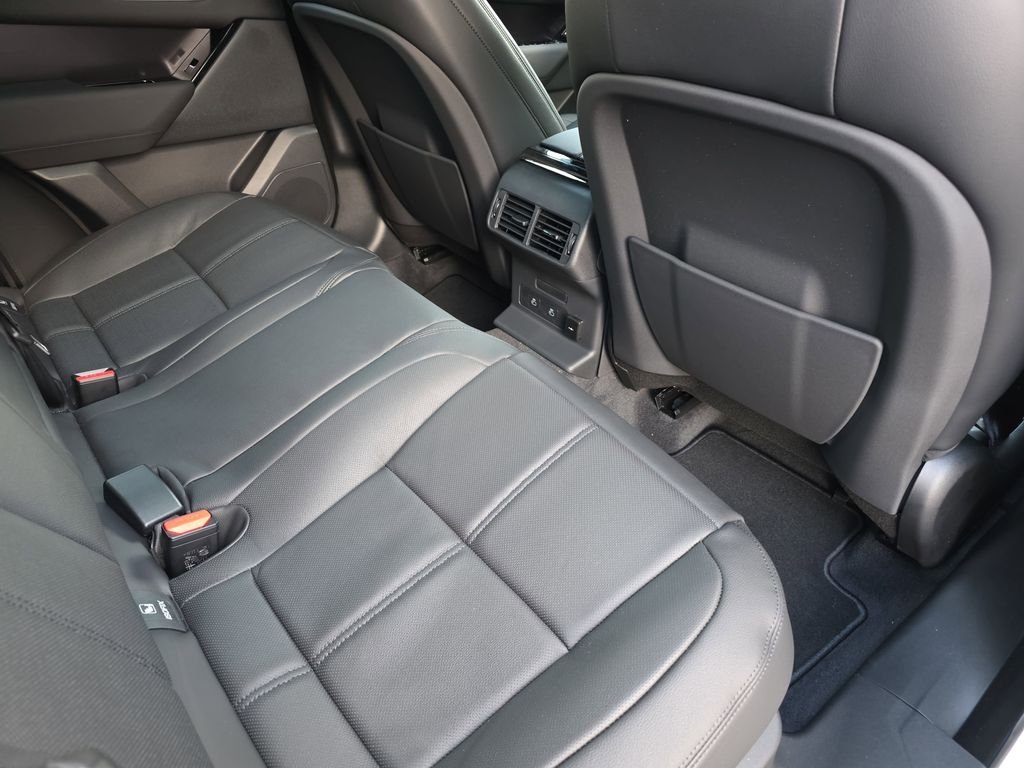 New 2026 Fuji White LAND ROVER Dynamic SE image 11